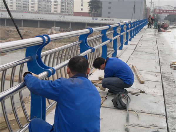 钦州不锈钢河道护栏的特性及其在城市景观中的应用